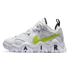 Nike Air Barrage Low in Neon